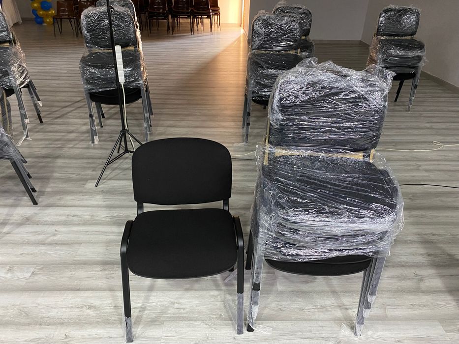 Cadeira Fixa 4 pés Visitante Sala de Espera Reunião Multiusos Igrejas