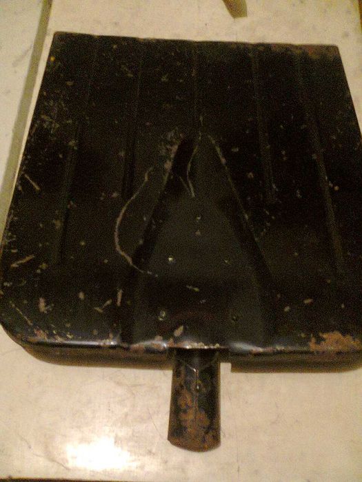 Металеві снігові лопати