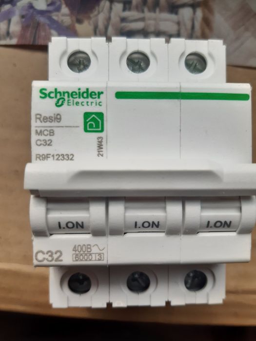 Перероблений автомат, перепакований, підсилений, передрукований