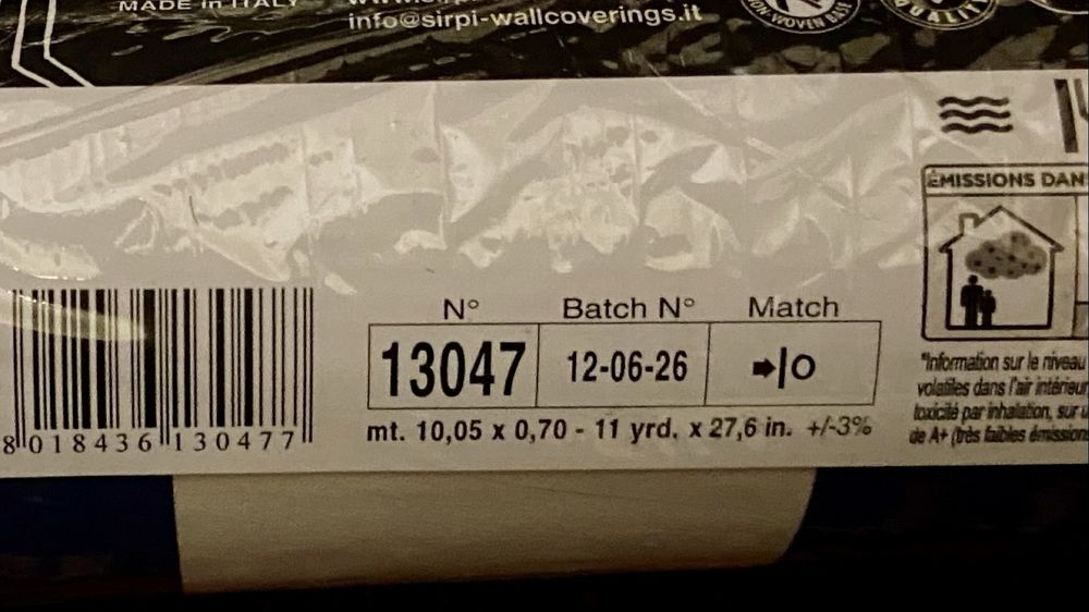 Papel de parede às riscas azul forte