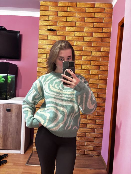 Жіночий  світер.