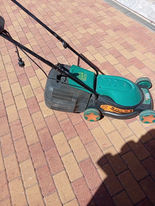 Corta relvas Black & Decker