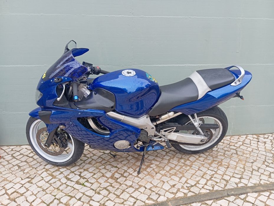 Vende-se  HONDA CBR F4