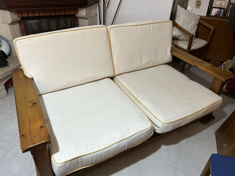 Sofá estrutura madeira 3 lugares