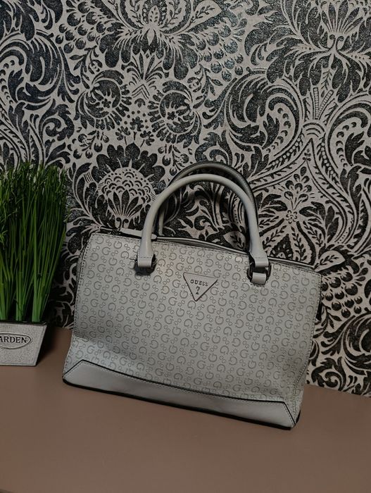 Нова сумка від Guess