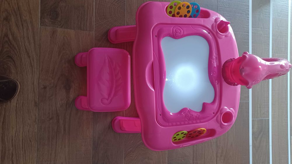 Stolik interaktywny z krzesełkiem