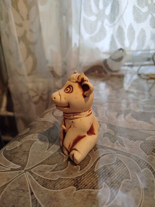 Керамическая фигурка коровка