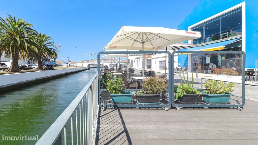 Restaurante no centro da cidade com vista Ria