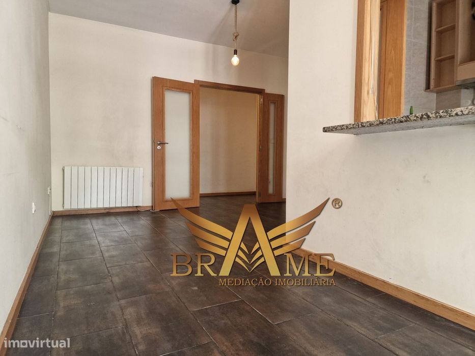 Apartamento T2 Com Lugar De Garagem | Rua Da Constituição - Porto