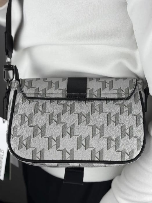 Сумка через плече Karl Lagerfeld у 2-ох кольорах: Чорний, Сірий.