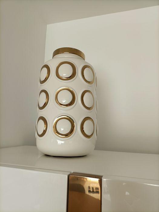 Peça de decoração branco e dourado