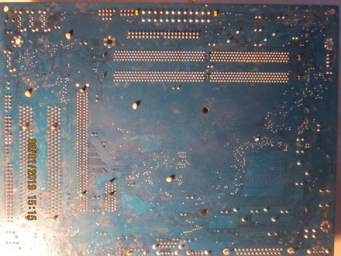 Продам недорого материнскую плату GIGABYTE GA-945GCM-S2L