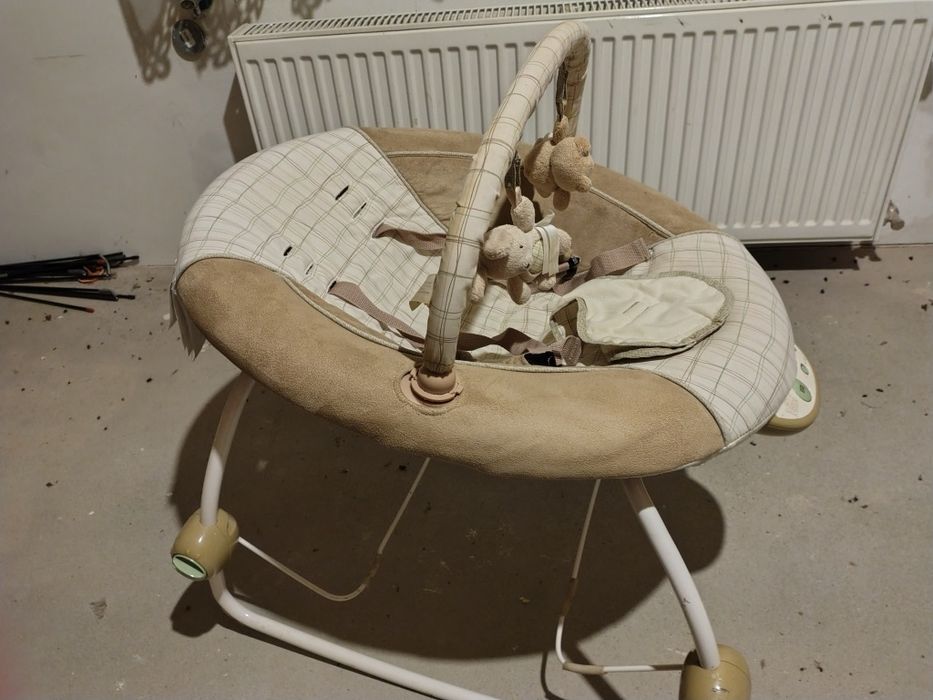 Leżaczek Bujaczek firmy bright starte