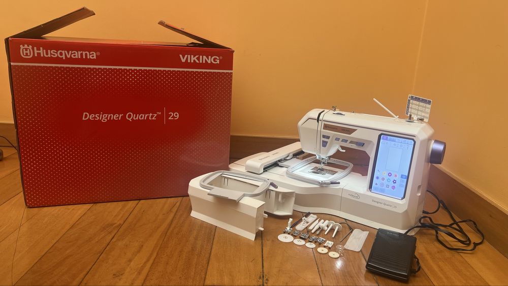 Máquina de Costura e Bordado (Husqvarna Viking Designer Quartz 29)
