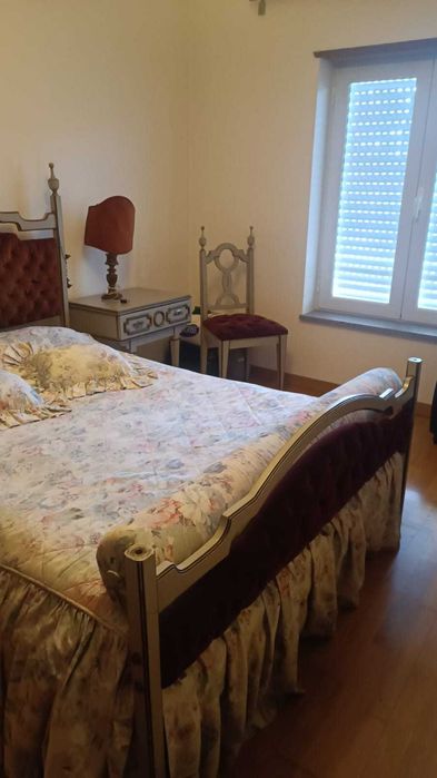 Mobília de quarto antiga em madeira maciça - conjunto completo