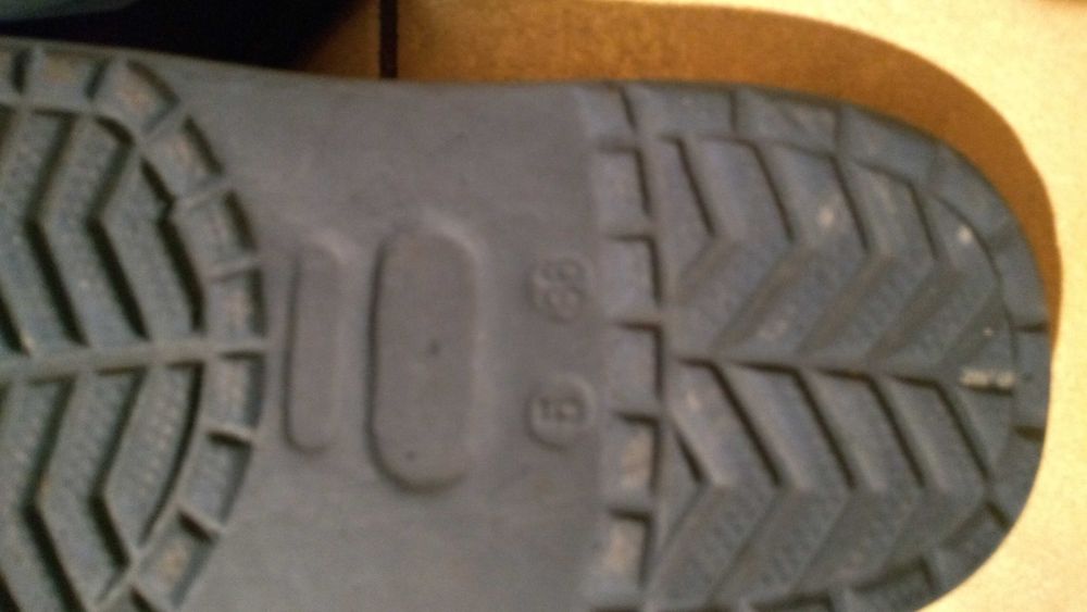 Buty ogrodowe albo do wody