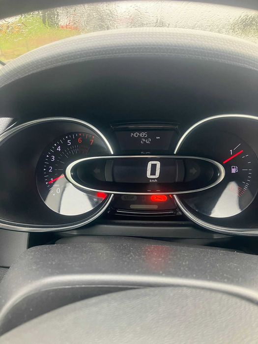 Renault Clio - Espaçosa e Económica