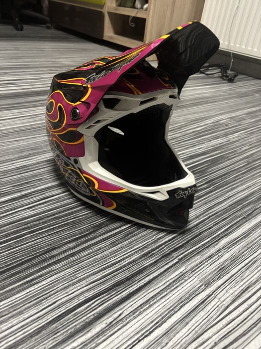 Kask troy lee designs d4 rozmiar m i l tourched flames magneta (tld)
