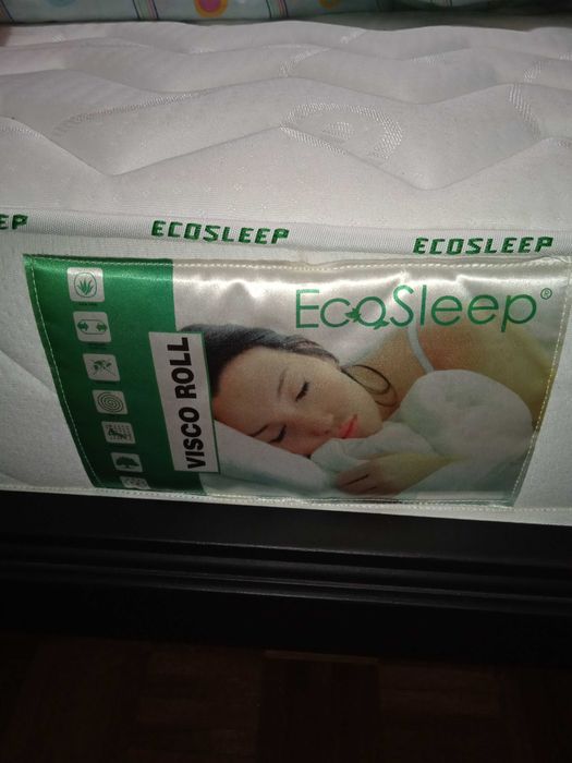 Cama com colchão novo.