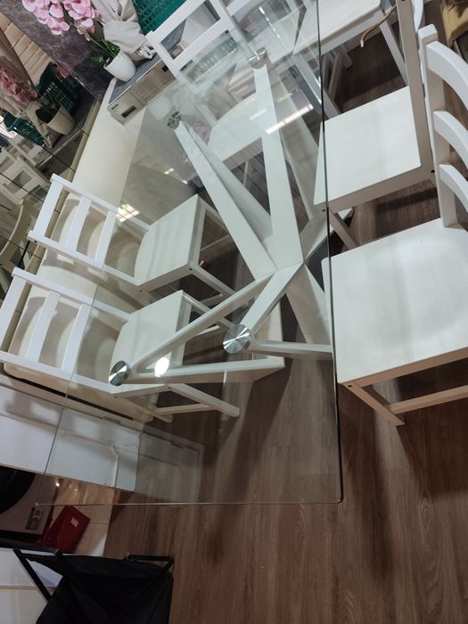 Mesa de vidro com 4 cadeiras