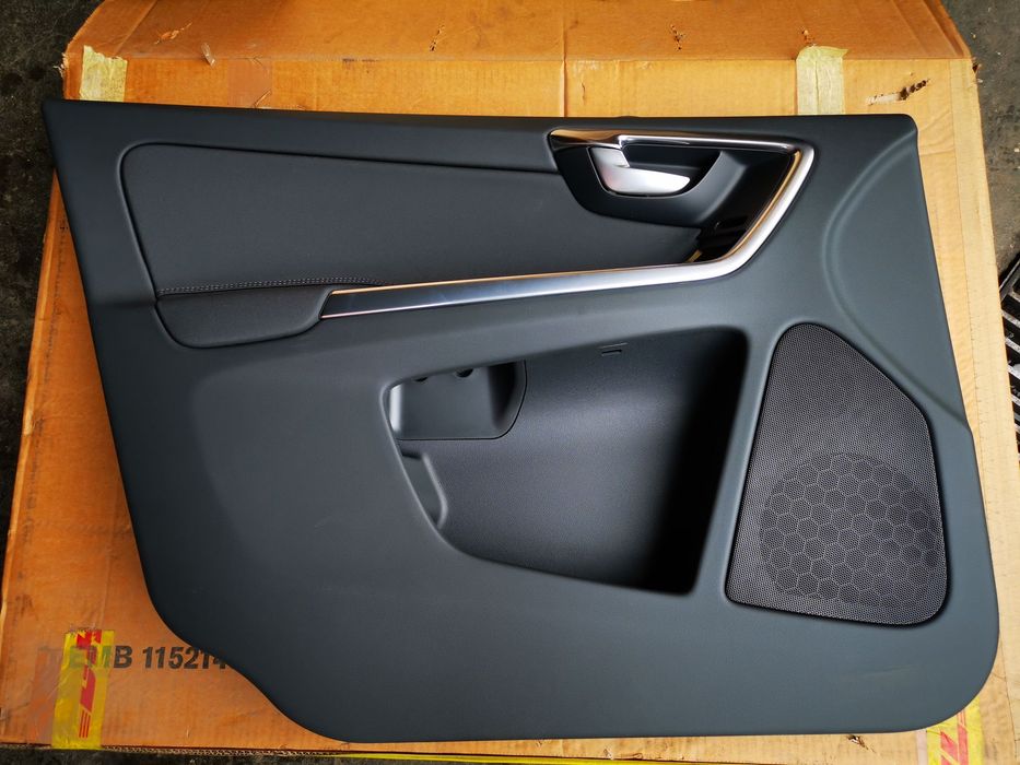 VOLVO XC60 I FORRA / QUARTELA PORTA FRENTE ESQUERDA - FP024