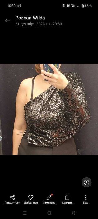 Блуза с паетками с одним рукавом с биркой