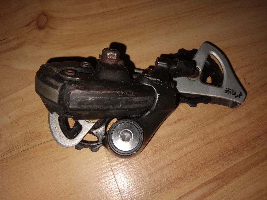 Tylnia przerzutka Shimano Acera.