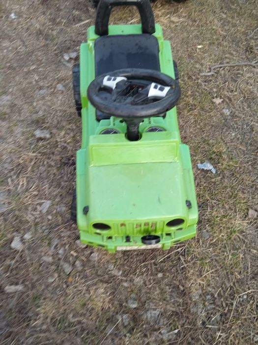 Продам машинку - толокар