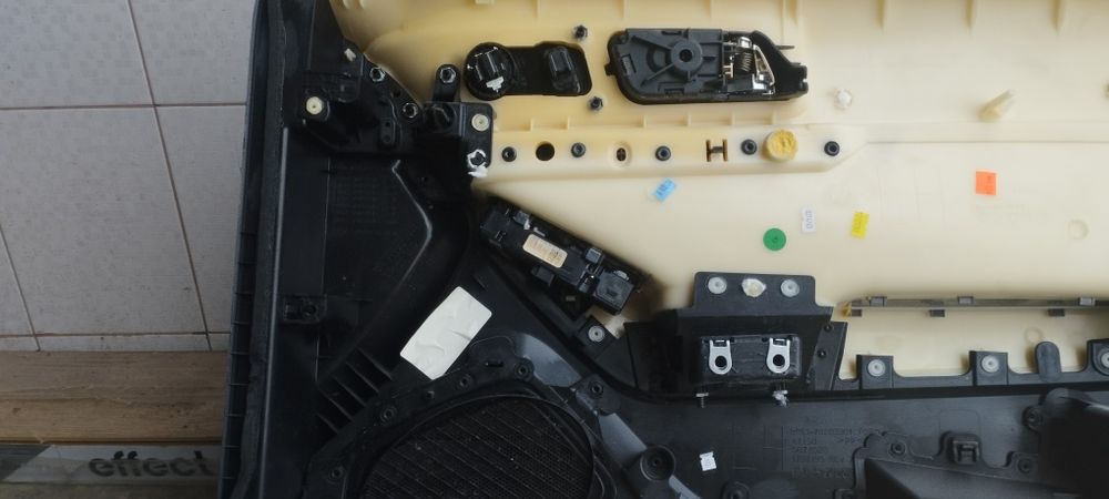 Ford Explorer 16-19р. Карта водійської дверки