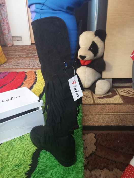 Długie buty zamszowe 37
