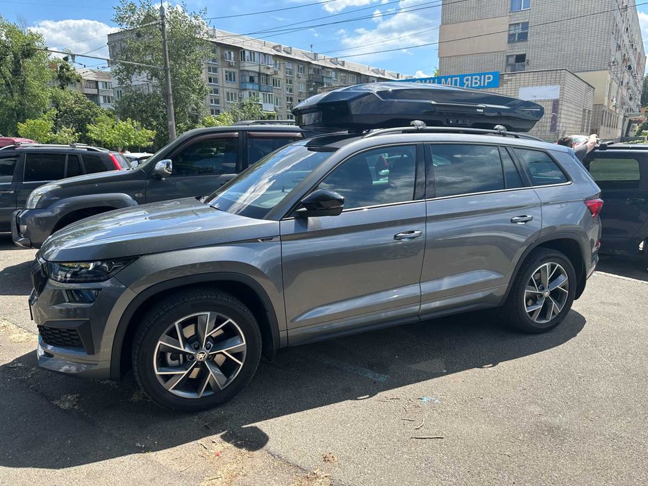 Автобоксы багажники Thule Motion 3 Sport/М/L/XL/XXL/Low  Black/Titan