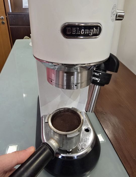 Máquina DELONGHI Dedica Style EC685.M