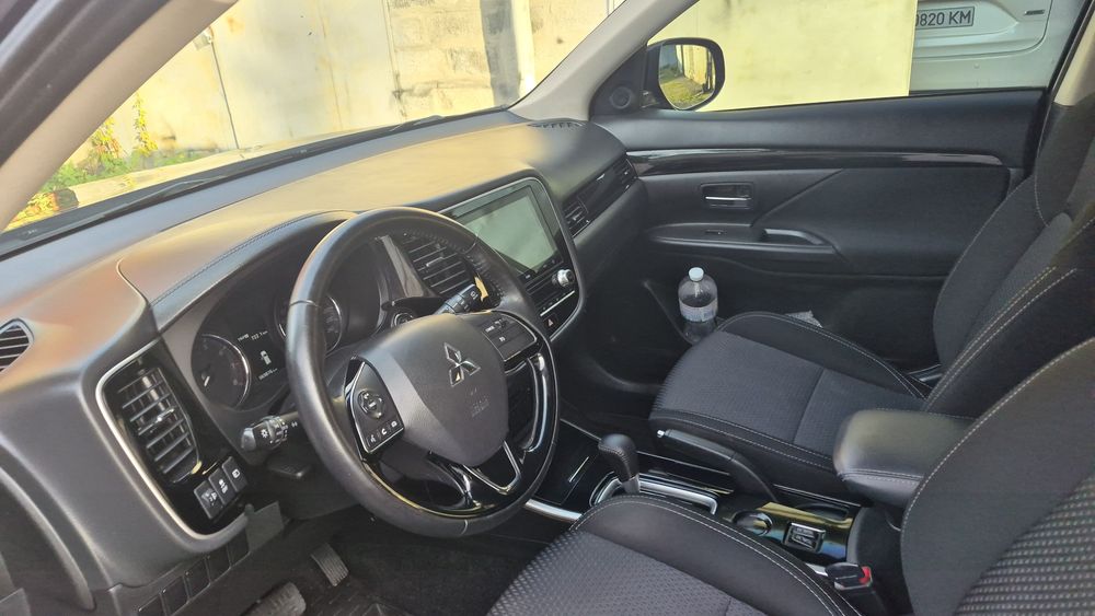 Продам офіційний  Mitsubishi Qutlander