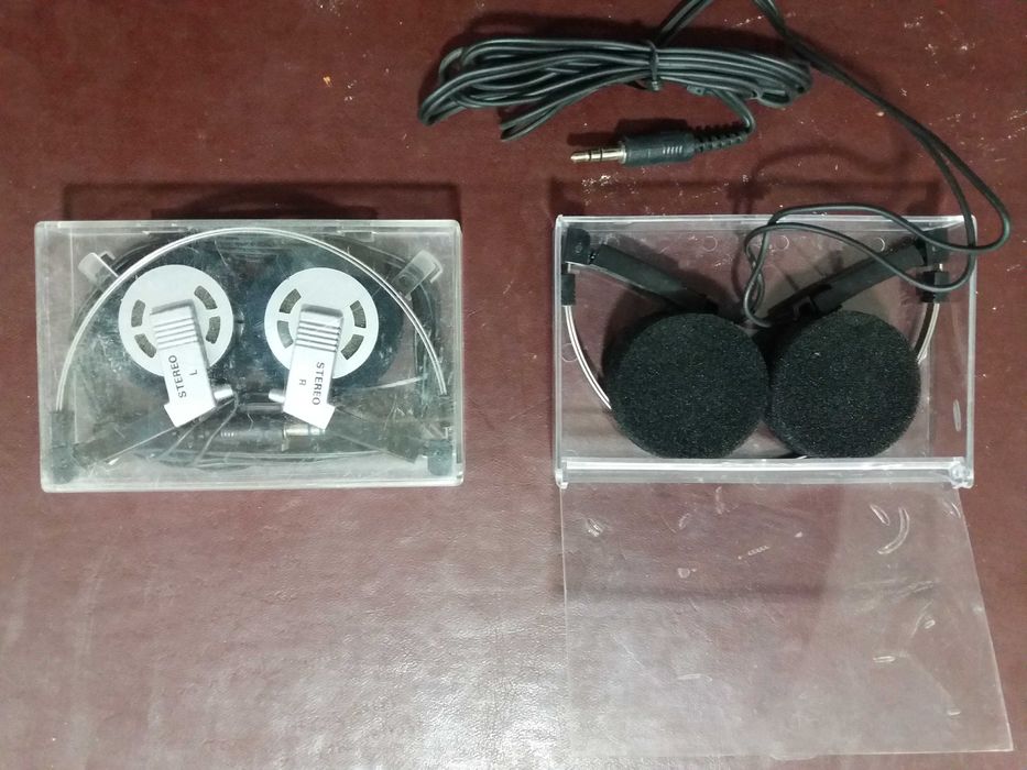 Headphones - Stereo headphones neatly arranged in a new cassette box64550497376387120