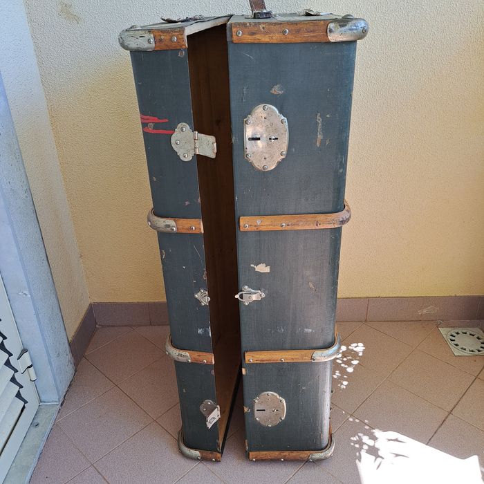 Mala bau de viagem muito antiga