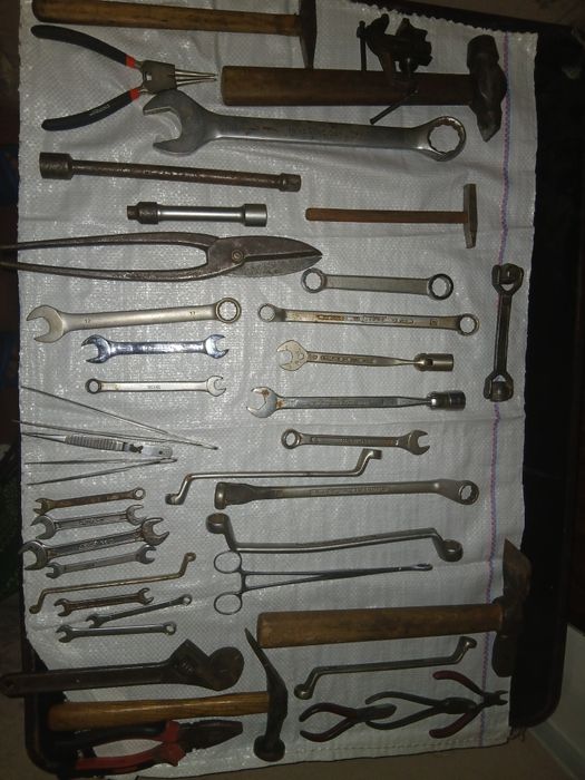 Продам  инструмент ручной .Круг алмазный. молотки .кусачки.