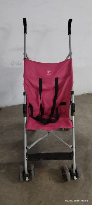 Carrinho de passeio para crianças. Em Loulé.