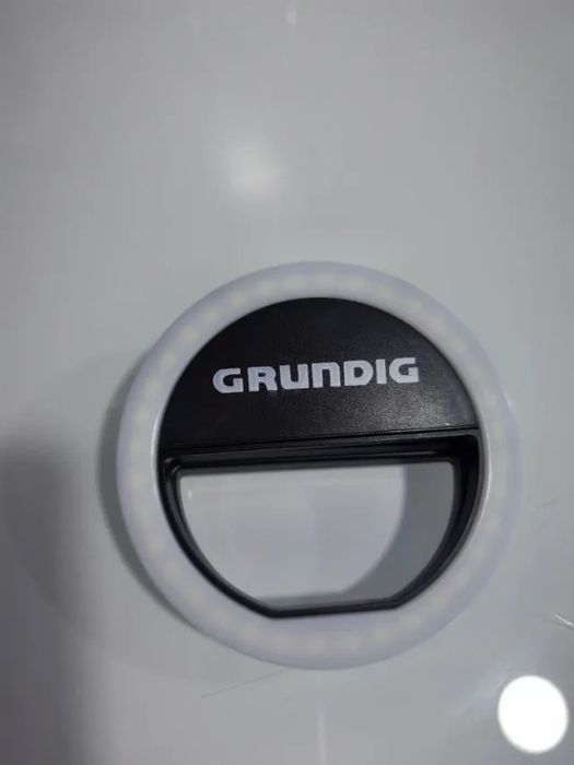 Портативна кільцева лампа Grundig