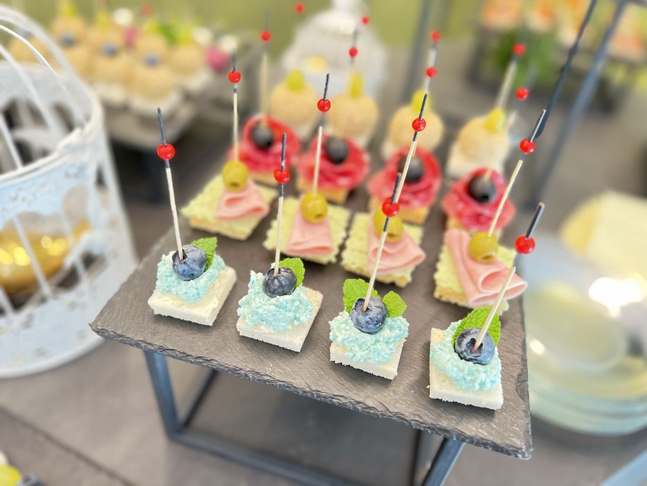 Фуршети смаколики фудбокси гастробокси доставка їжі бенкети Київ