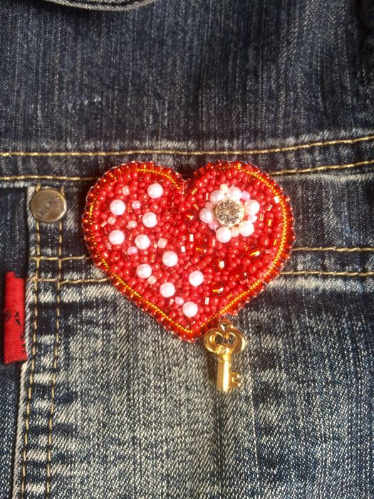Брошка из бисера Влюбленное сердце