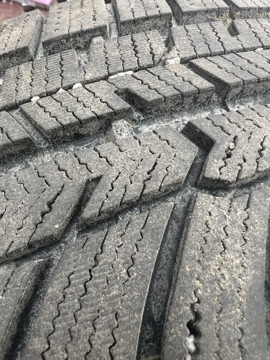 Продам зимові шини 215/50 r17