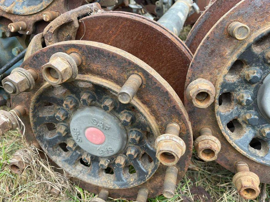 Вісі та ресори до напівпричипів