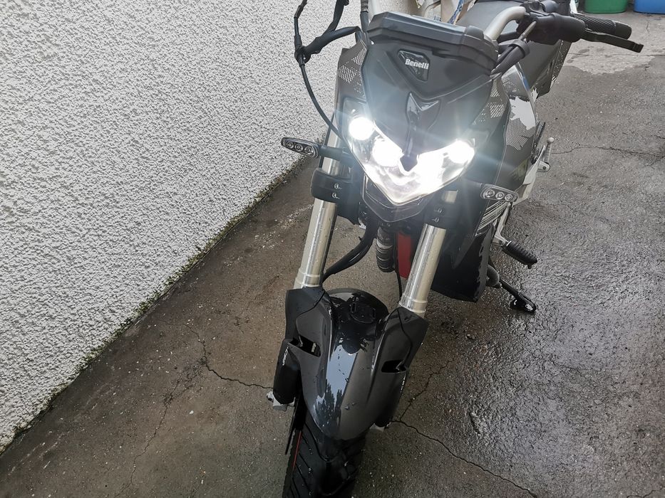 Vendo/troco Benelli TNT 125 (250CC)