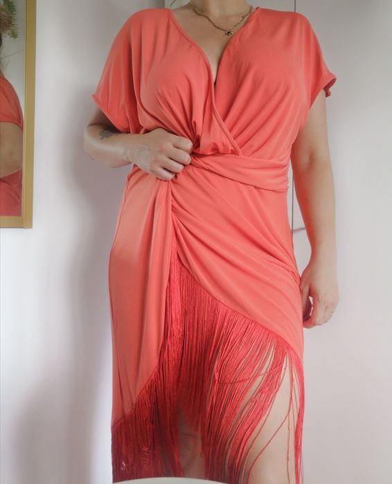 Czerwona sukienka midaxi maxi  frędzle 5 xl 50 asos
