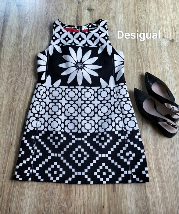 Desigual czarno-biała,trapezowa sukienka w stylu retro