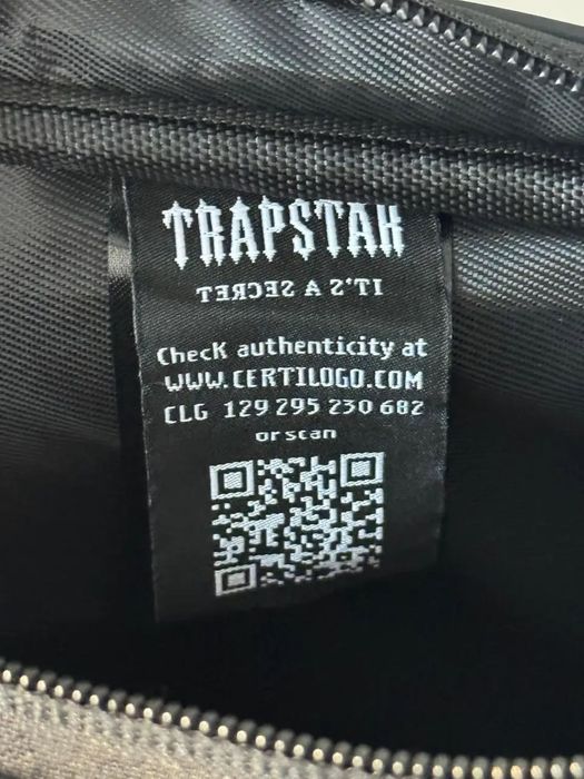 Мессенджер через плече Trapstar Crossbody Bag чорна.