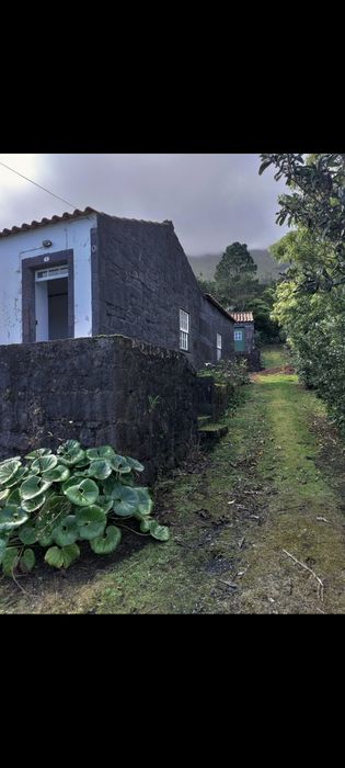 Terreno com 2 casas ilha do Pico