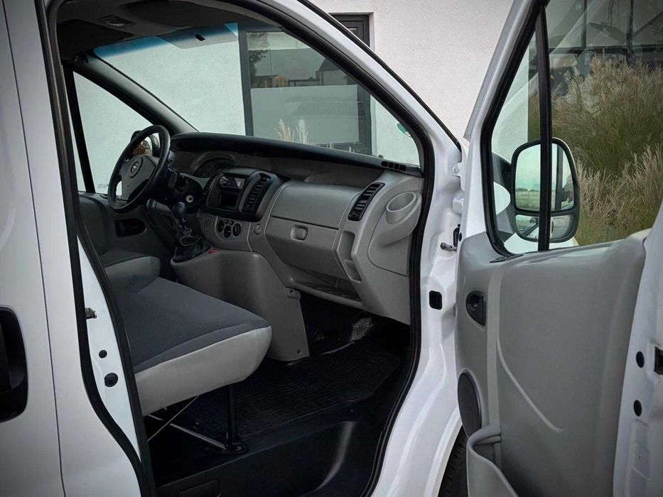 Opel Vivaro 2.0 CDTI • 114 KM • Klimatyzacja • HAK • 3 Osoby •