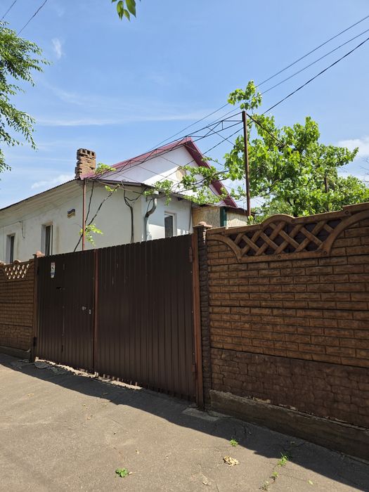 Продам 1/2 будинку