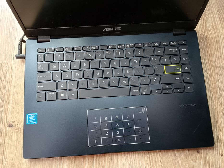 Sprzedam laptop Asus Vivobook 4/64